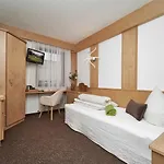 Felsenstueberl Гостевой дом 3*